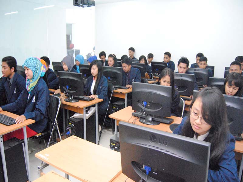 kelas karyawan universitas teknologi Bandung